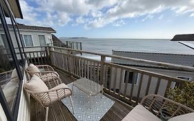 Wake Up By The Sea At Lydstep Beach